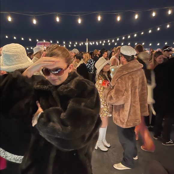 Meet your Posher, Rachel - Picture 1 of 1